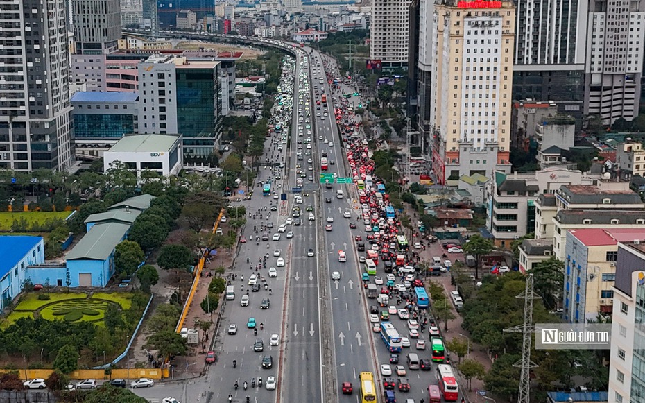 Đường phố Hà Nội thông thoáng ngày đầu đi làm năm Ất Tỵ