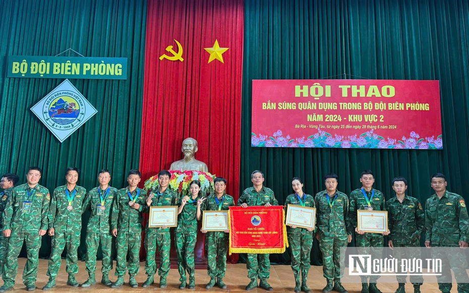 "Bông hồng thép" giữa biên cương