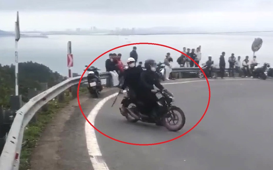 Truy xét, bắt giữ nhóm thanh niên đuổi chém người tham quan trên đèo Hải Vân