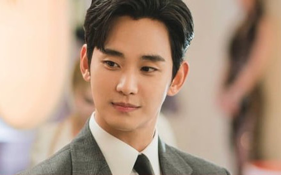 Kim Soo Hyun vẫn tươi cười lộ diện trên truyền hình giữa thị phi