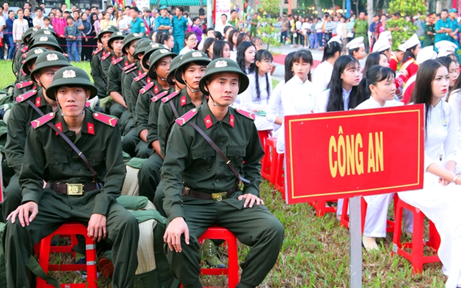 Hoàn thành nghĩa vụ công an nhân dân, không trúng tuyển đại học có được xét chuyển chuyên nghiệp?