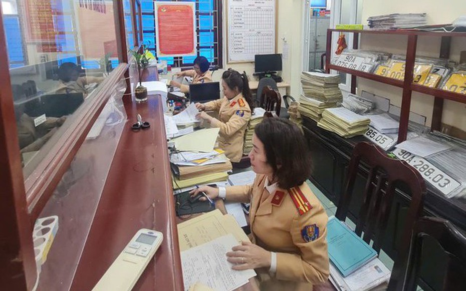 Từ 1/3, giấy phép lái xe quá hạn sử dụng từ 1 năm trở lên phải sát hạch lý thuyết và thực hành