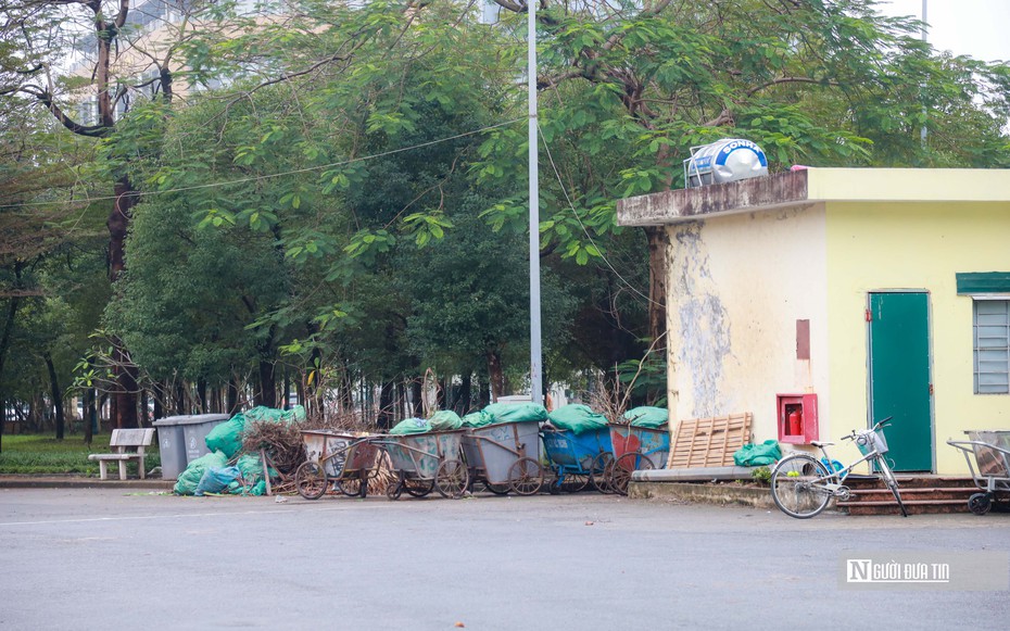 Hồ bốc mùi, nhà vệ sinh xuống cấp, Công viên Cầu Giấy và Nghĩa Đô chờ “lột xác”