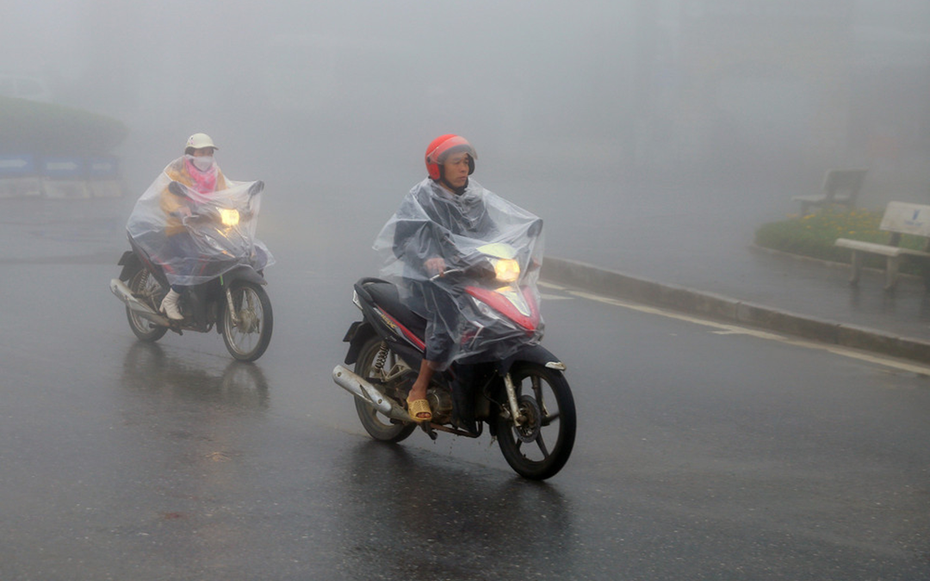 Mưa nồm ẩm, không khí lạnh "lạ thường" ở miền Bắc kéo dài đến bao giờ?