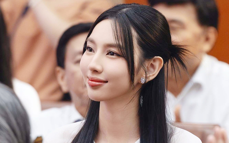 Hoa hậu Thuỳ Tiên lên tiếng vụ lùm xùm kẹo rau củ