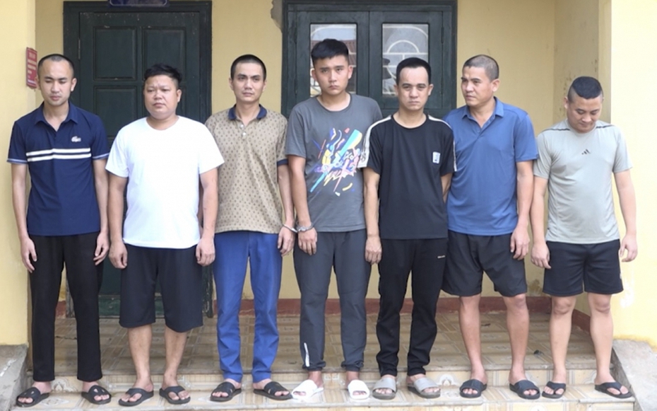 Bắt tạm giam 11 đối tượng trong đường dây cá độ bóng đá 300 tỷ đồng