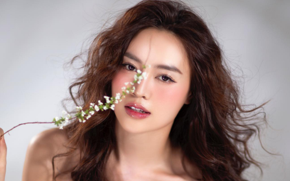 Cách ứng xử gây tò mò khi "ngọc nữ màn ảnh" chạm mặt tình cũ