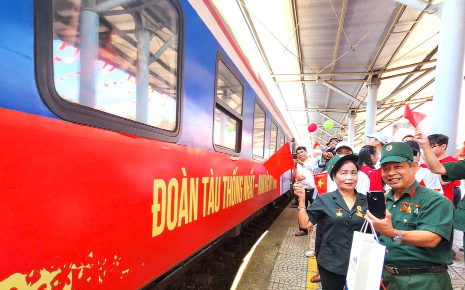 Đoàn tàu Thống Nhất: Hành trình nối liền Bắc – Nam trong ngày hội đất nước
