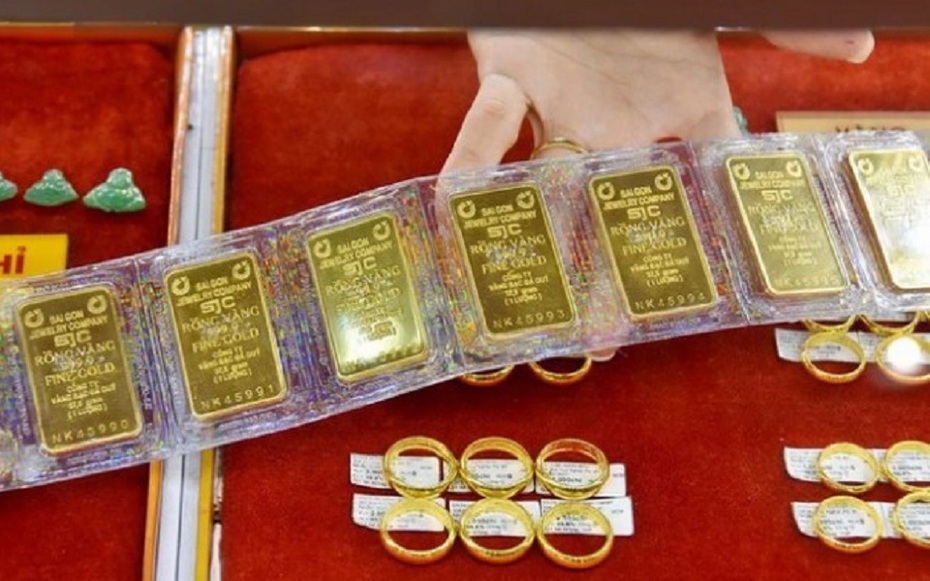 Giá vàng 4/4: Vàng miếng SJC mất mốc 102 triệu đồng/lượng