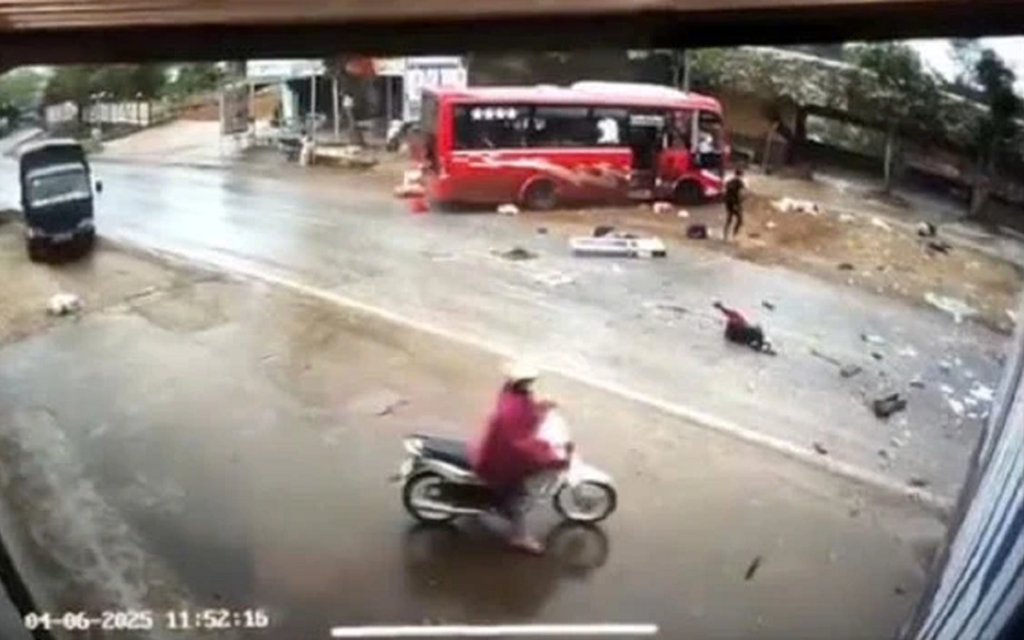 Bản tin 8/4: Thông tin mới nhất vụ xe khách va chạm xe đầu kéo làm 10 người thương vong