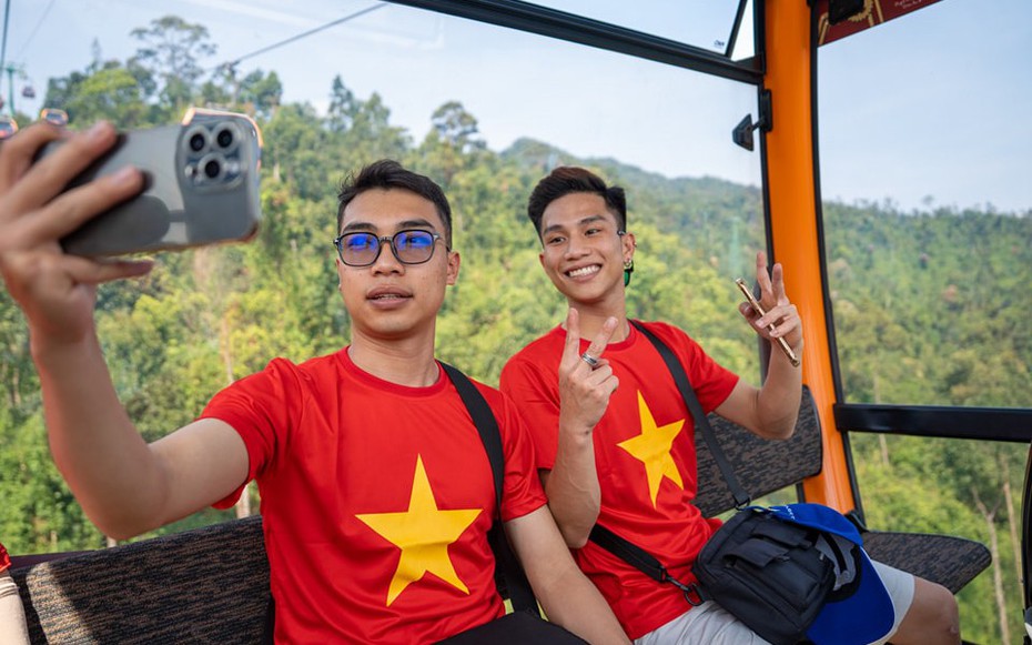 "Biển người" đổ về Đà Nẵng dịp lễ 30/4 – 1/5