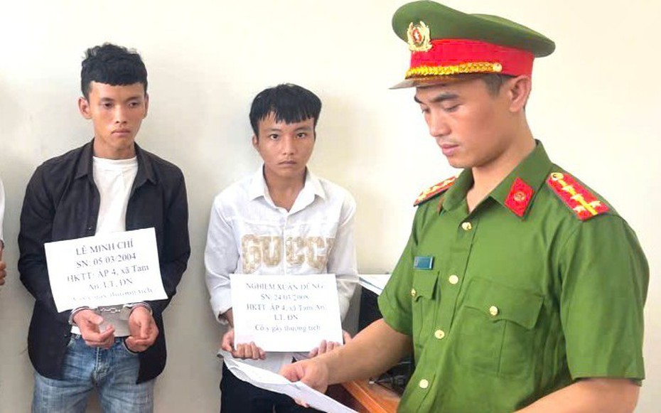 Khởi tố 2 đối tượng gây án sau "cú" nẹt pô
