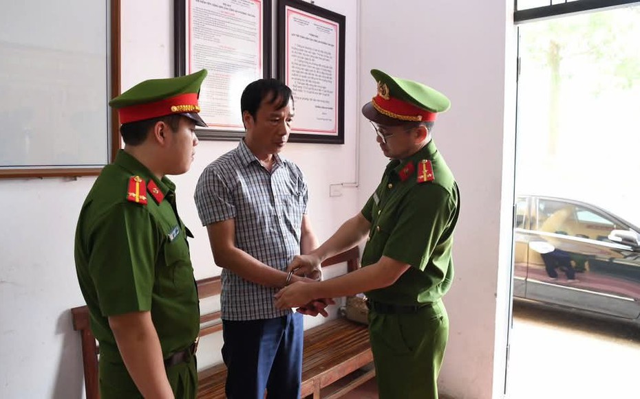 Công an tỉnh Phú Thọ bắt khẩn cấp Chủ tịch xã liên quan khai thác đất trái phép