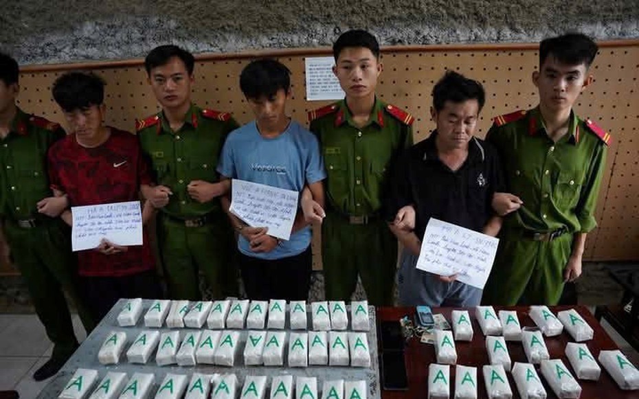 Điện Biên: Bắt giữ 3 đối tượng vận chuyển 17 bánh ma túy tổng hợp