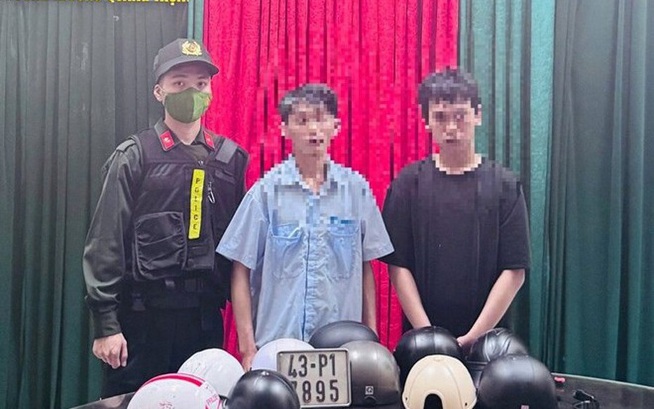 Đổ vỡ tình cảm, nam thanh niên rủ bạn đến cầu Tình yêu "trả thù tình" bằng cách không ai ngờ tới