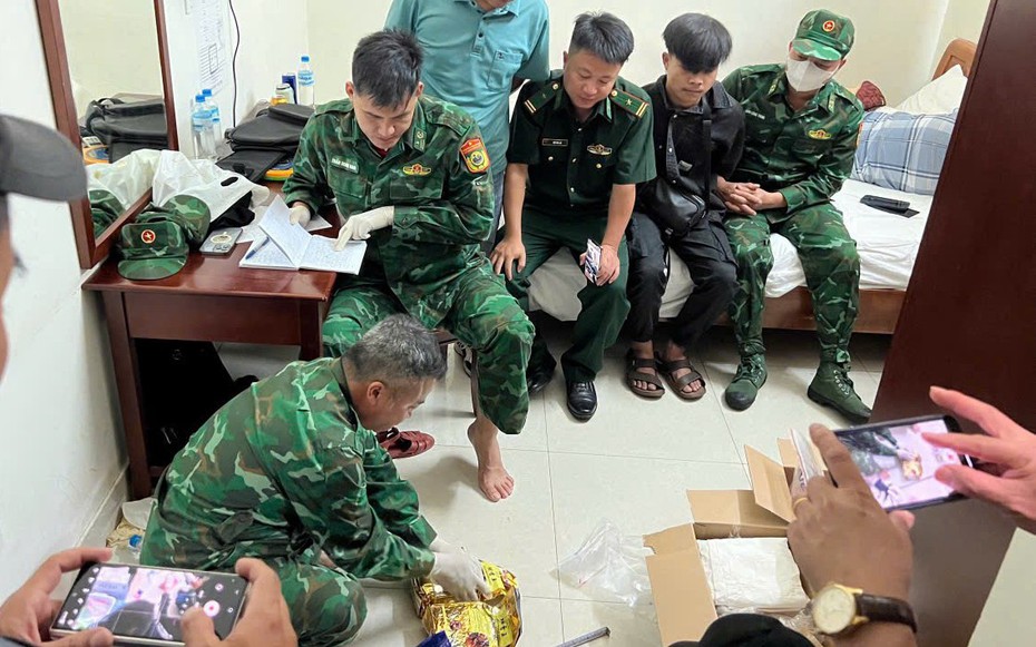 Bắt đối tượng người ngoại quốc tàng trữ khối lượng lớn ma tuý tổng hợp