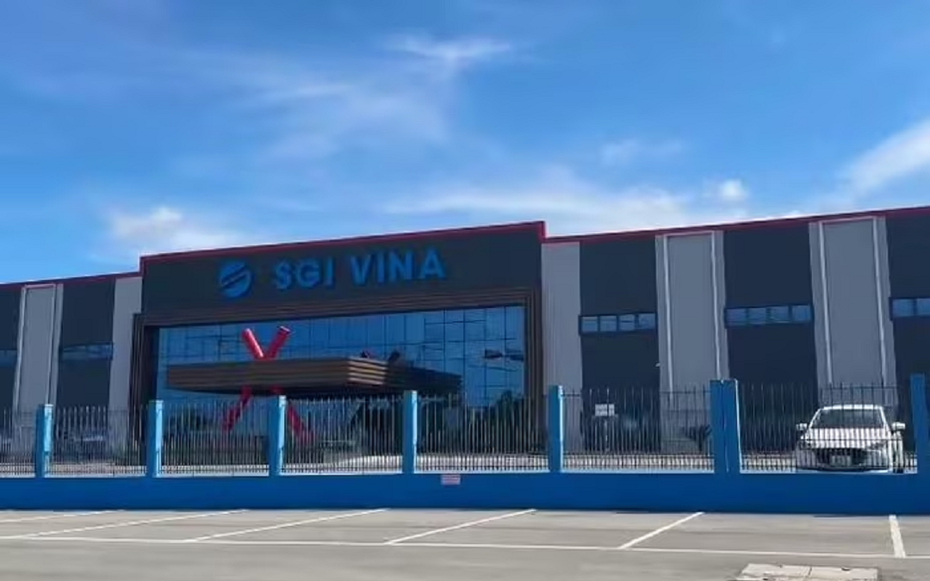 Sau tiếng nổ lớn, 12 công nhân nhập viện, một người bỏng nặng