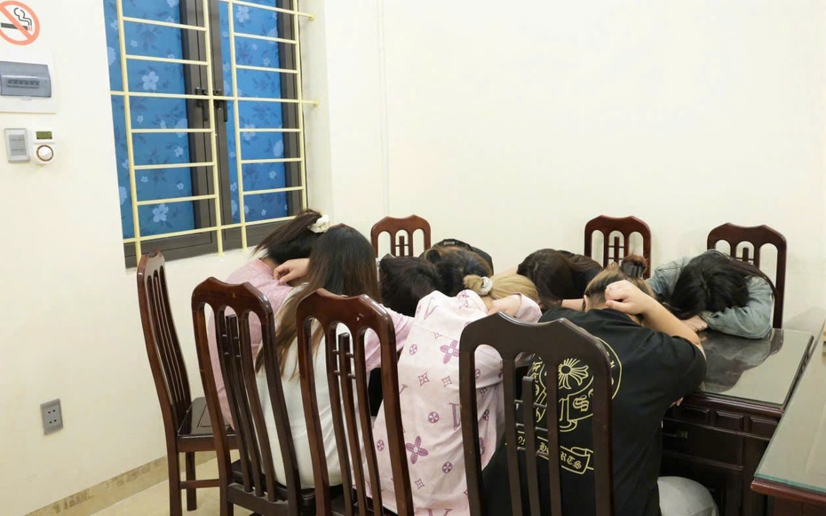 Bắt 2 đối tượng chuyên chăn dắt các nữ tiếp viên quán karaoke độ tuổi từ 14 đến 19