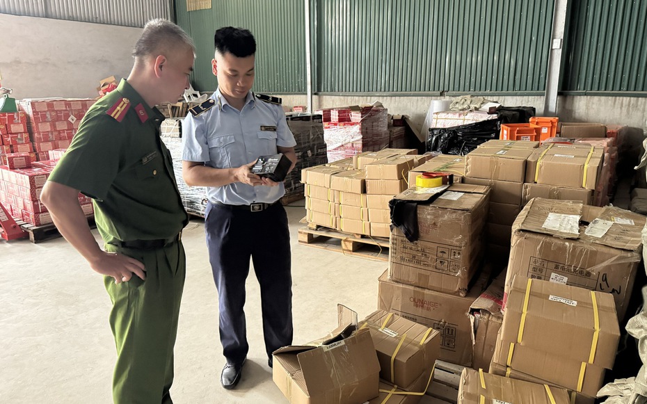 Tạm giữ hàng nghìn sản phẩm ắc quy không rõ nguồn gốc trị giá hàng tỷ đồng