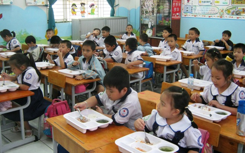 Bản tin 24/5: Hà Nội đang nghiên cứu miễn phí ăn trưa cho học sinh