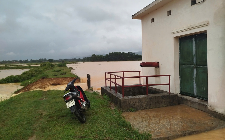 Hà Tĩnh: Đê đập Hà bị vỡ sau mưa lớn