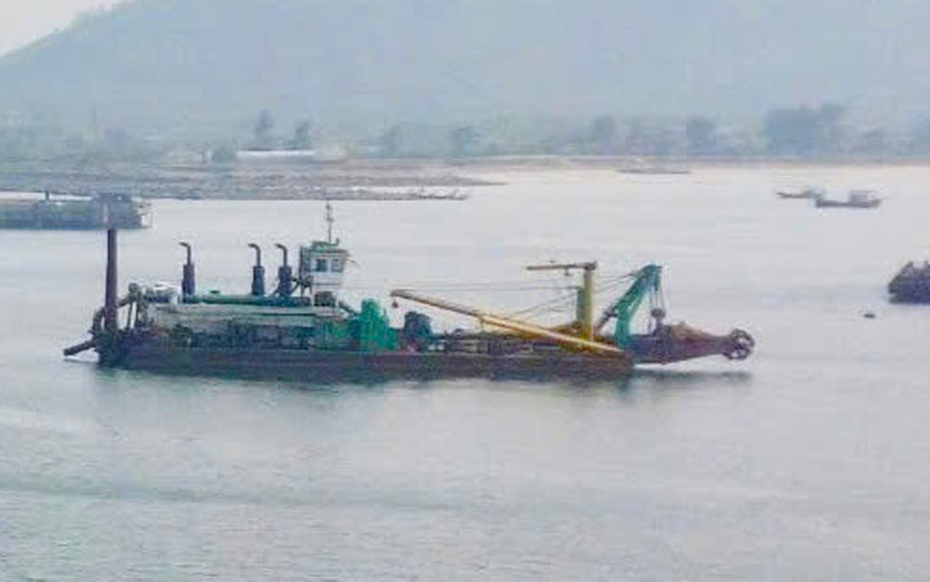 Chìm tàu trên vùng biển Hà Tĩnh, 10 thuyền viên mất tích