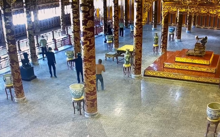 Vụ ngai vua triều Nguyễn bị xâm hại: Không thể chỉ đổ lỗi cho người vi phạm!