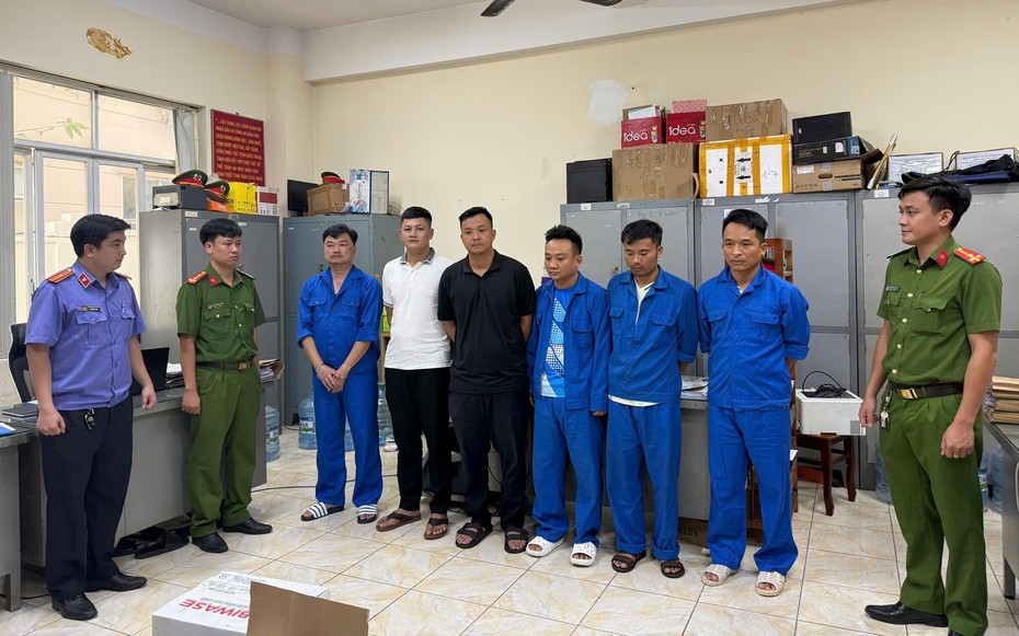 Nhận hối lộ và môi giới hối lộ, 7 đối tượng bị khởi tố