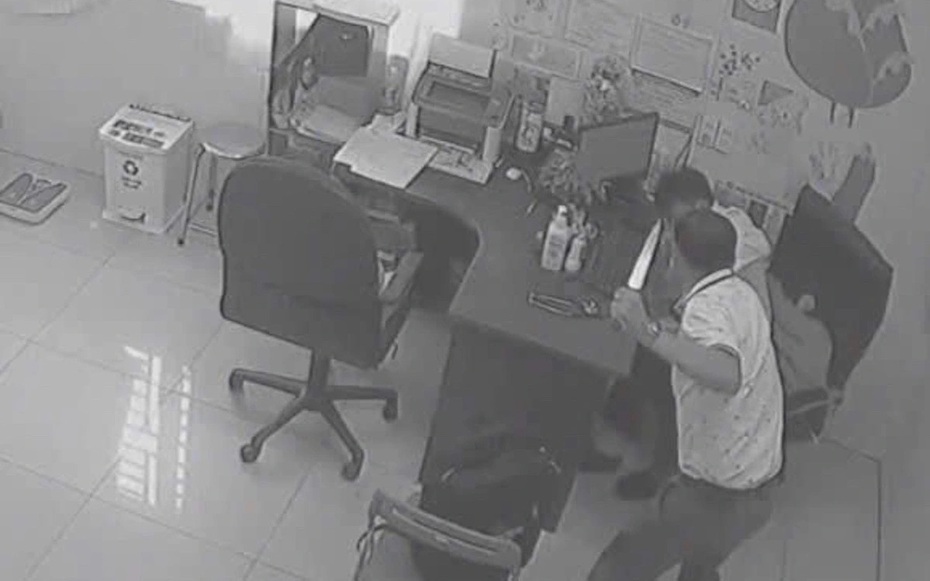 Tạm giữ bác sĩ đâm đồng nghiệp vì mâu thuẫn cá nhân