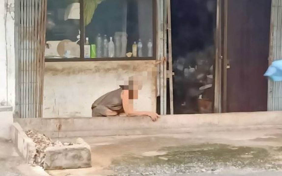 Phát hiện cụ bà 76 tuổi ăn xốp, sống một mình trong căn nhà đầy rác