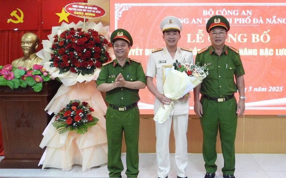 Công an Đà Nẵng công bố quyết định thăng cấp bậc hàm, nâng lương cho gần 1.200 cán bộ, chiến sĩ