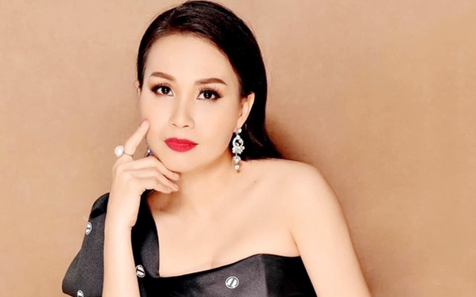 "Chị Tư" Cẩm Ly "biến hình" quyến rũ khiến dân tình dậy sóng