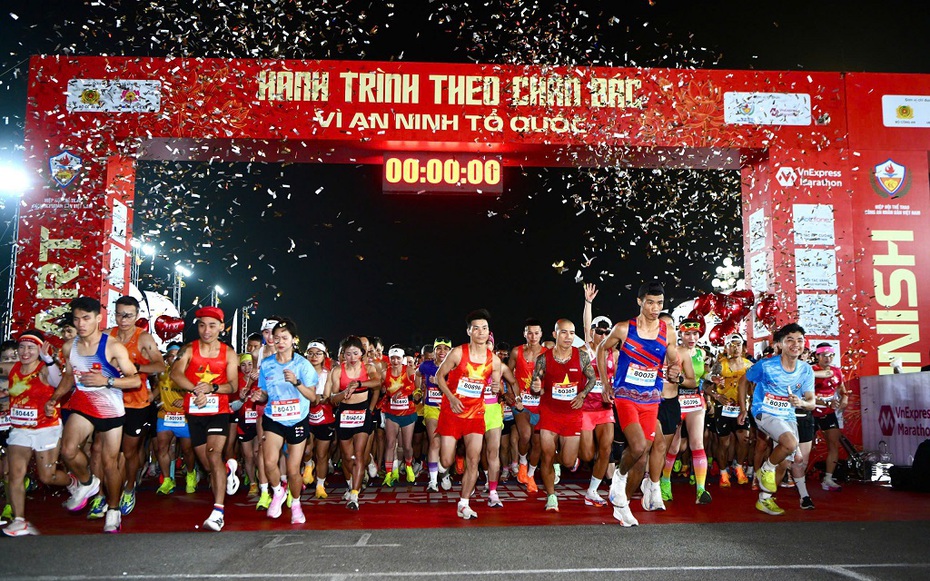 Những hình ảnh đẹp giải chạy “Hành trình theo chân Bác - Vì an ninh Tổ quốc” 2025
