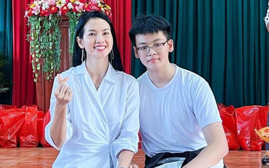 Diện mạo con trai siêu mẫu Anh Thư ở tuổi 18 gây chú ý