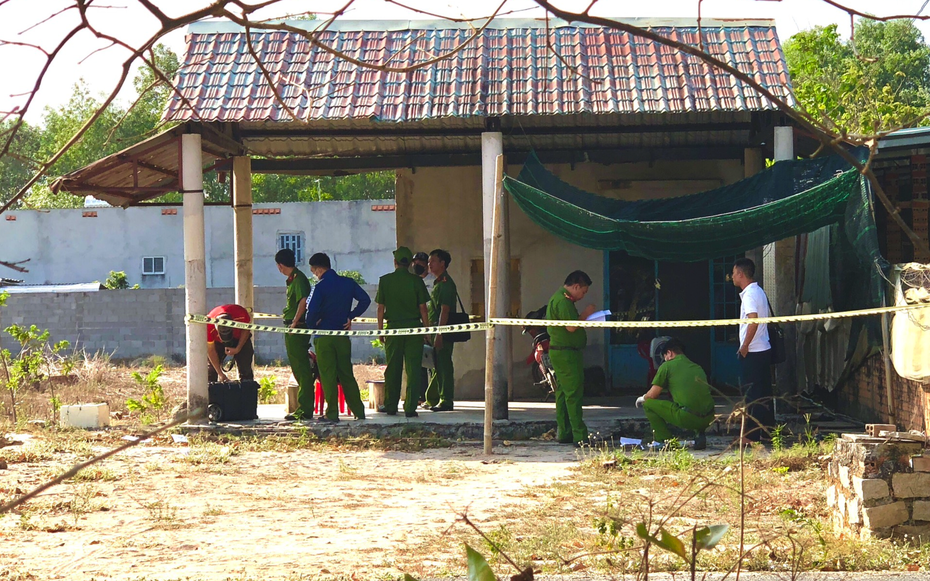 Bắt nghi phạm sát hại mẹ vợ và hàng xóm rồi cố thủ trong nhà