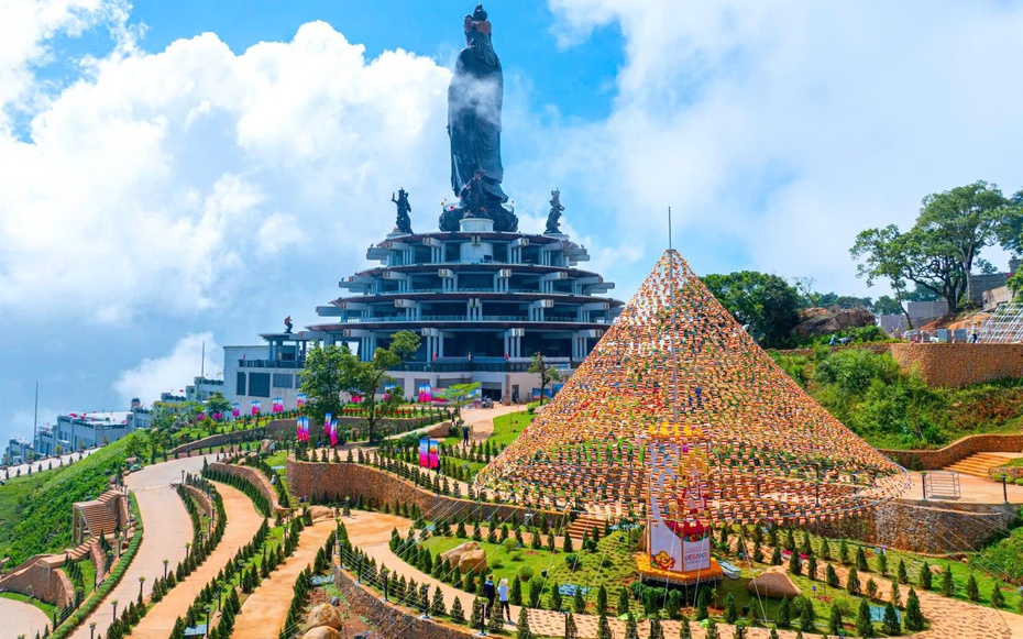 Núi Bà Đen đón đại biểu về tham dự đại lễ Vesak 2025