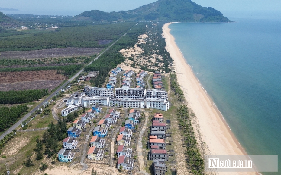 Mục sở thị khu nghỉ dưỡng 750 tỷ đồng hoang vắng bên vịnh Lăng Cô
