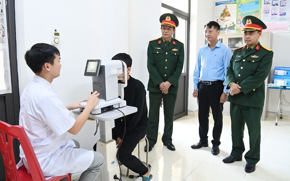 Trường hợp bị cận vẫn phải đi nghĩa vụ quân sự, không phải ai cũng biết