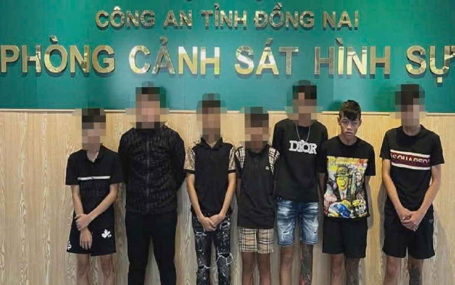 Tạm giữ 3 đối tượng trong nhóm thiếu niên vác dao chém người giữa đêm