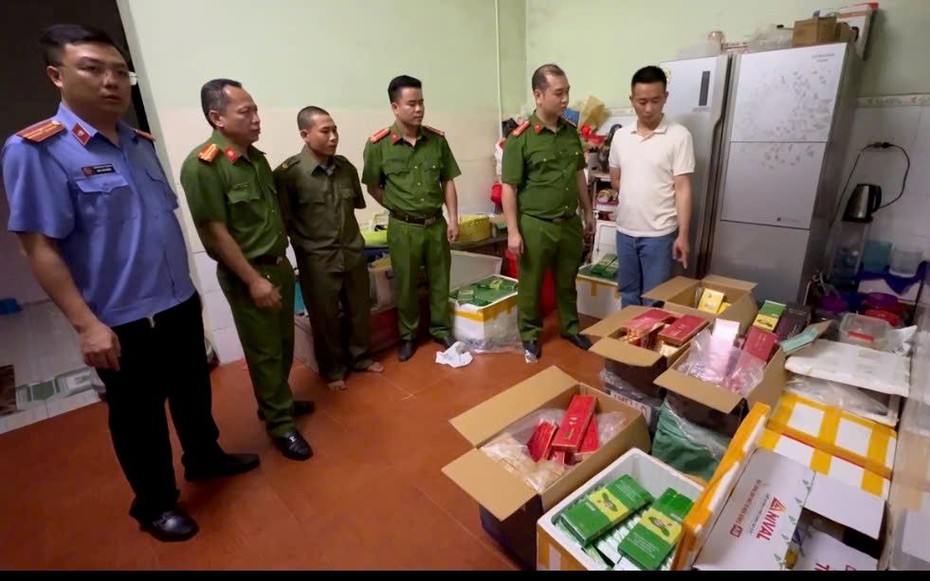Quảng Ninh: Khởi tố 2 đối tượng buôn bán thuốc lá nhập lậu