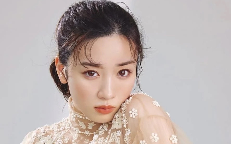 "Ngọc nữ" đình đám bất ổn tâm lý sau bê bối tình ái "bắt cá 2 tay"