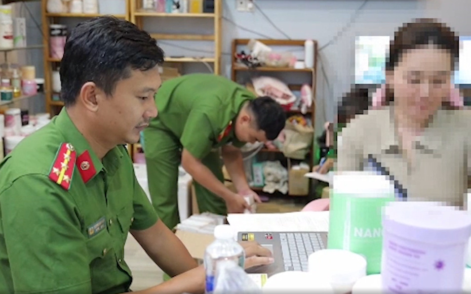 Mỹ phẩm giả khoác mác ngoại, livestream bán "sập sàn": Có thể bị phạt tới 15 năm tù