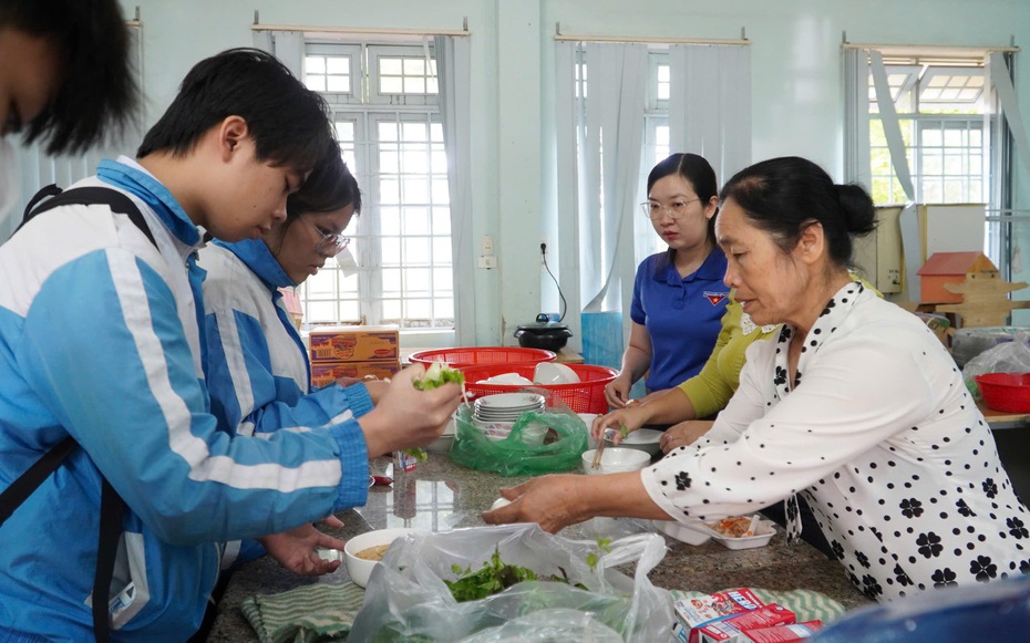 Câu chuyện đẹp ở Ngô Mây trên hành trình "vượt vũ môn" của các sĩ tử Kon Tum