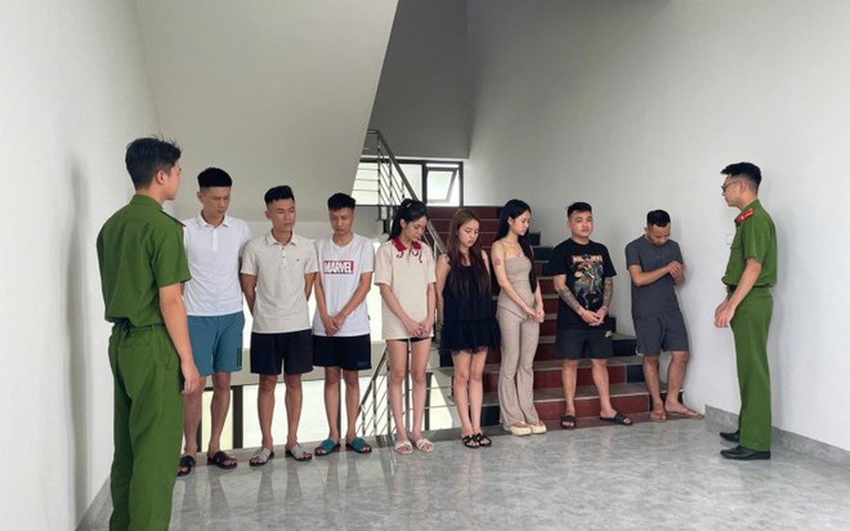 Đột kích căn hộ chung cư, phát hiện 500 chiếc điện thoại "lậu" không có hóa đơn chứng từ