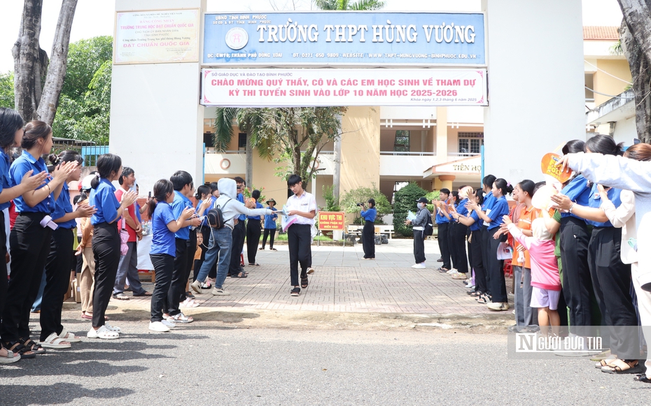 Kỳ thi lớp 10 ở Bình Phước: Thí sinh phấn khởi vì đề Ngữ văn "dễ thở"