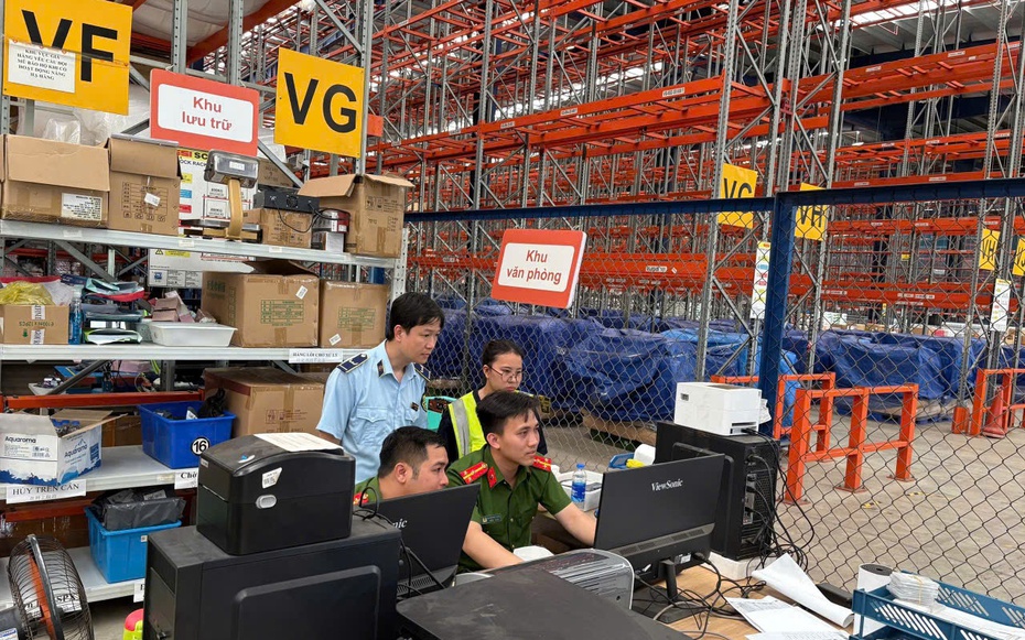 Kiểm tra Công ty Á Châu, thu giữ hàng trăm nghìn sản phẩm nhập lậu