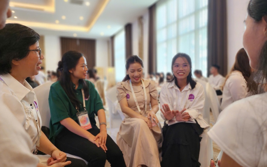 Một ngày người trẻ xin "được phép mệt, được khóc" nhưng để... bình thản