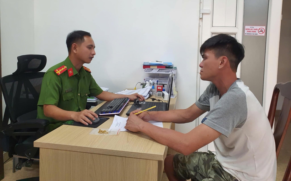 Bắt đối tượng cướp giật dây chuyền của người phụ nữ đi đường