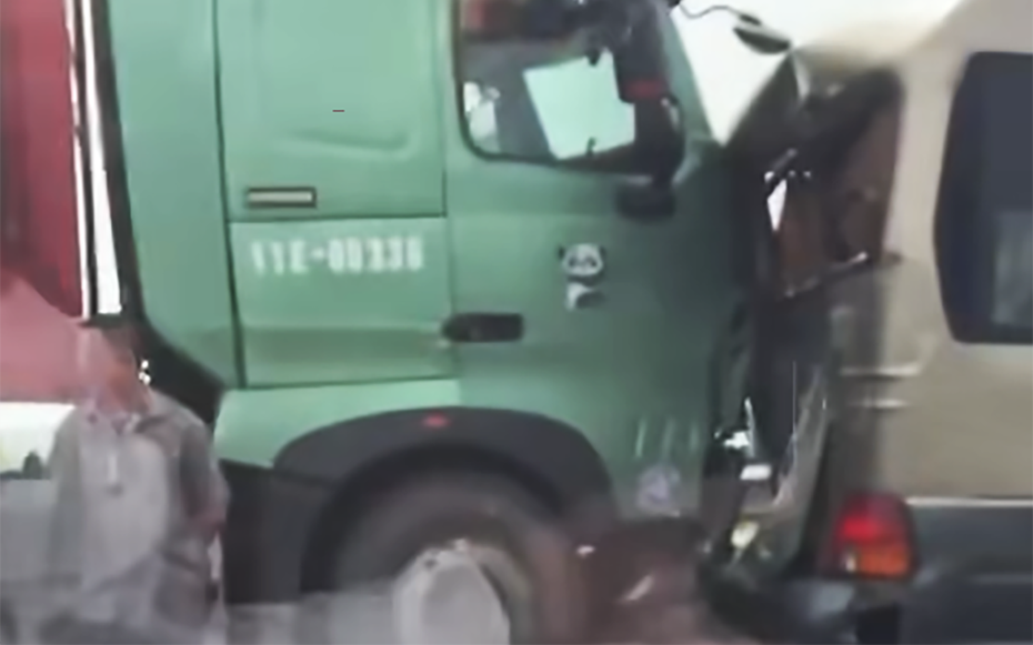 Hiện trường tai nạn liên hoàn giữa 5 xe ô tô trên cao tốc Cao Bồ - Mai Sơn