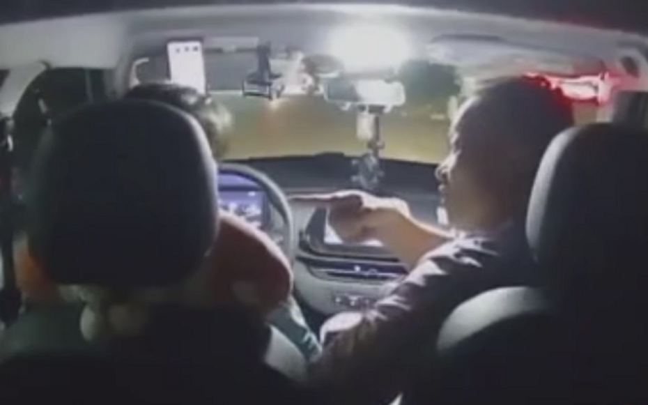 Bản tin 26/6: Tài xế taxi bị hành khách hành hung, liên tục đấm vào đầu và mặt